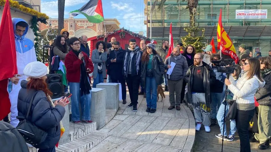 Catanzaro : associazioni e collettivi studenteschi in piazza in favore della Palestina
