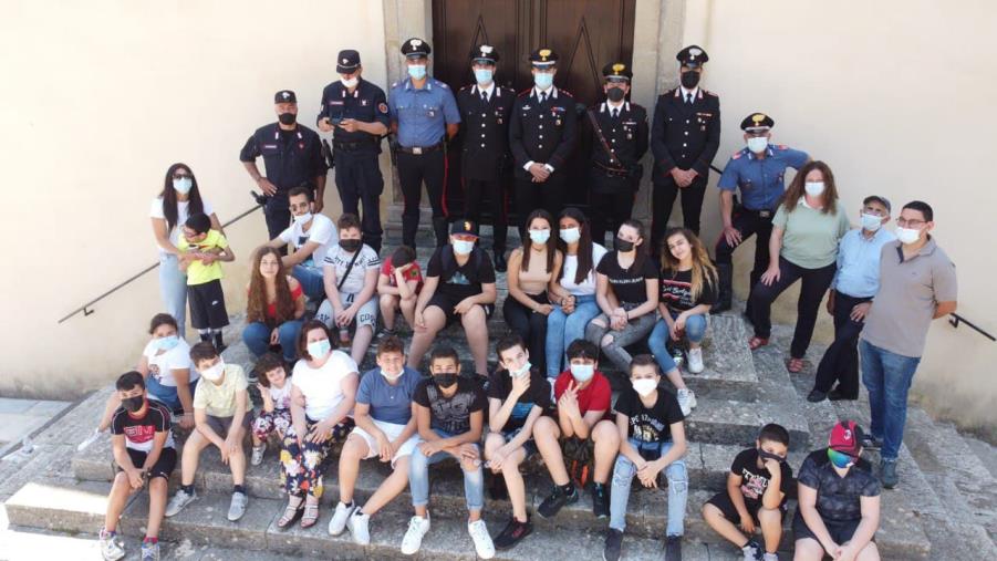 images Legalità, ruolo dell’Arma, e rispetto dell’ambiente: i carabinieri di Bianco incontrano i ragazzi di Stati