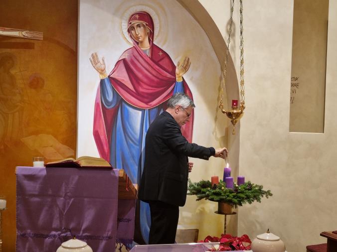 images Lamezia Terme. Il vescovo Schillaci “accende” la candela di Avvento insieme alle famiglie