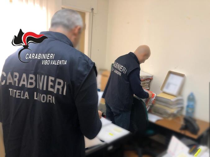 images Vibo Valentia, i carabinieri mettono i sigilli all'azienda di Giuseppe Mancuso (alias "Peppe 'mbrogghia")