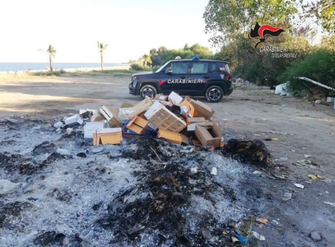 Santa Caterina, incenerisce illecitamente i rifiuti: denunciato il titolare di un villaggio turistico