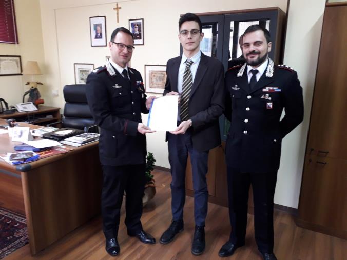 Il grazie degli studenti di Crotone ai carabinieri e al procuratore Gratteri dopo l'operazione " Rinascita-Scott"