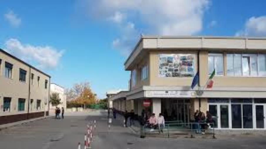 images Furto nella notte al Liceo Scientifico “Filolao” di Crotone, indagano i carabinieri