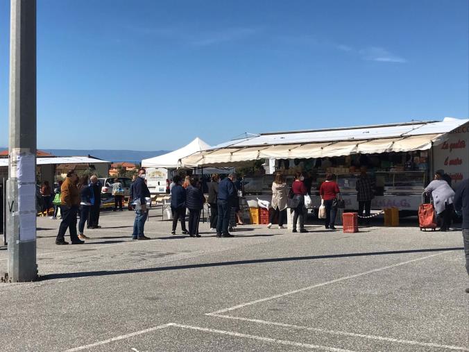 images Fase 2. A Lamezia Terme riapre il mercato ambulante ortofrutticolo e dei beni di prima necessità