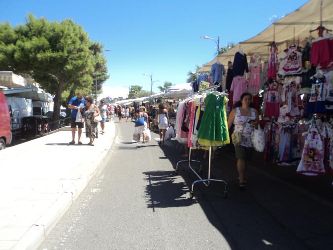 images Domani, festa di San Vitaliano, si svolgerà regolarmente il mercato rionale di Lido