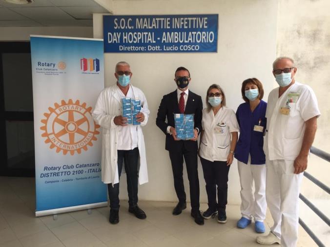 Il Rotary club di Catanzaro dona un set di saturimetri al reparto di Malattie infettive del "Pugliese Ciaccio"