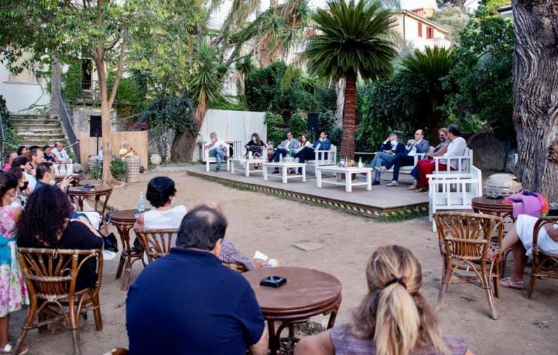 Presentato il libro di Peppino De Rose “Mezzogiorno nei Sassi” nella splendida cornice del comune di Sangineto del Tirreno cosentino