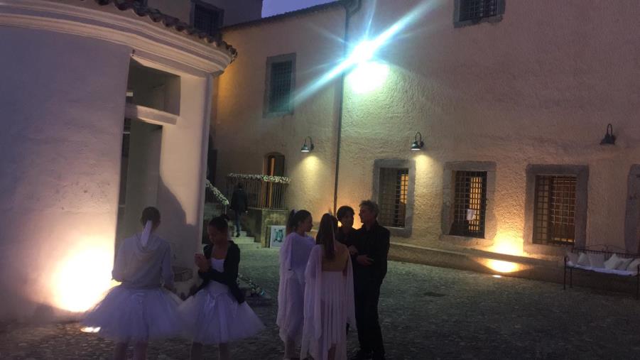 Castrovillari, accolta sino al 20 ottobre al castello Aragonese la prima edizione di weekend in White dedicato agli sposi 