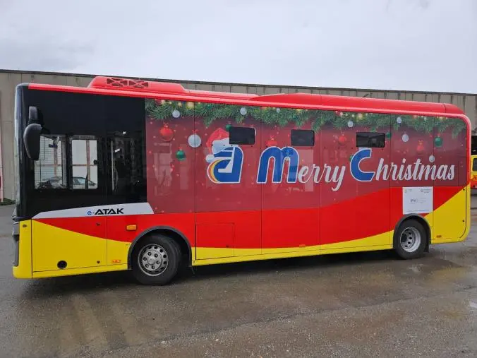 "A Merry Christmas": a Catanzaro i pullman di Amc si vestono a festa