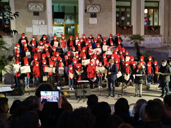 images La magia dei canti natalizi dell'Istituto Comprensivo "Perri - Pitagora" torna ad emozionare Lamezia Terme (FOTO)