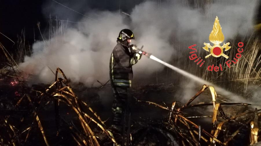 In fiamme una cabina Enel in località Santa Caterina a Lamezia Terme 