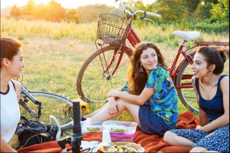 Jennyfer, l'organizzatrice delle "Vacanze romane" in bicicletta si racconta e dice: “Un itinerario del genere è possibile anche a Catanzaro"