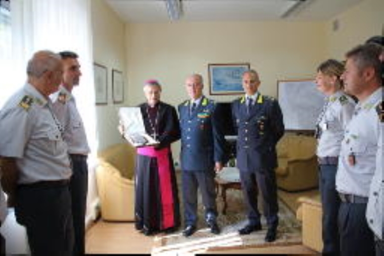 images Lamezia Terme, il vescovo incontra la Guardia di finanza 