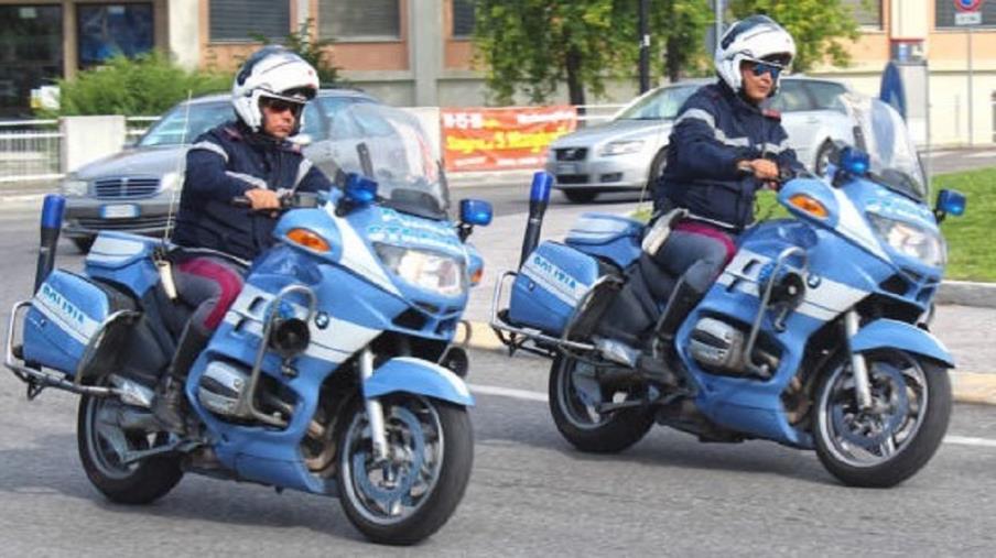 images L' "Estate sicura" con la Sezione della Polizia stradale di Crotone per evitare le stragi del sabato sera 