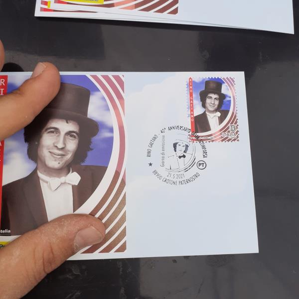 Un francobollo rende omaggio a Rino Gaetano nel 40esimo della sua scomparsa