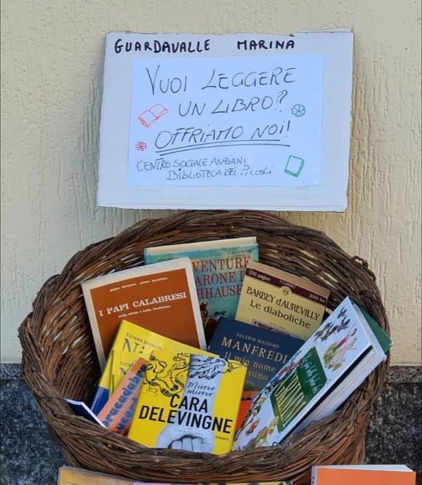 images A Guardavalle si promuove la lettura con una "cofana" di libri gratis per residenti e turisti