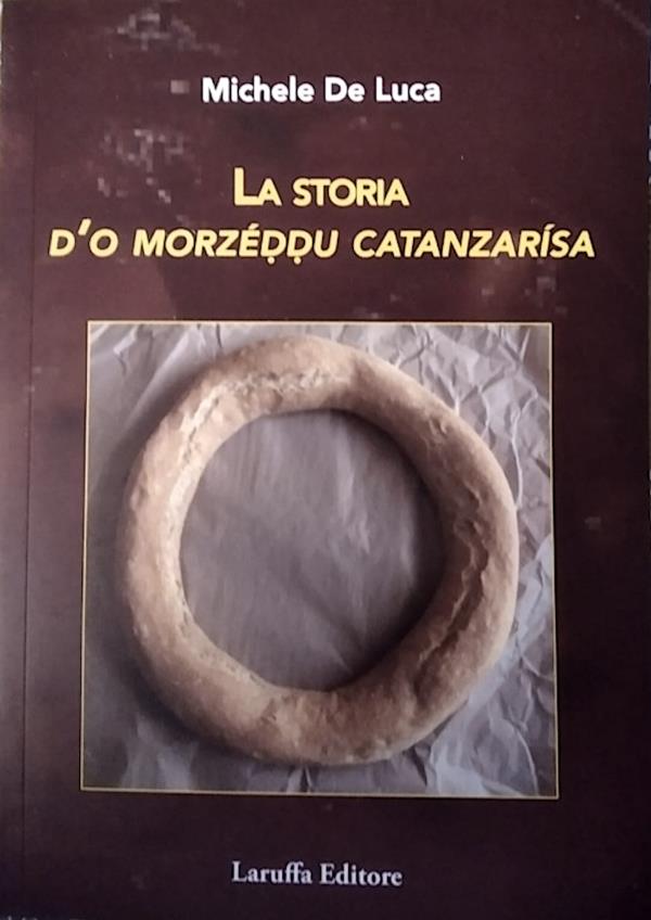 images In libreria "La storia d’o morzéddu catanzarisa" di Michele De Luca, il glottologo e demologo originario di Parghelia