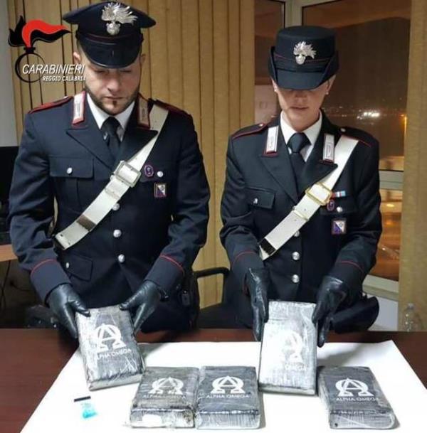 I carabinieri sottraggono alla criminalità organizzata 500 mila euro: due persone arrestate nel Reggino e oltre 5 chili di cocaina sequestrata  