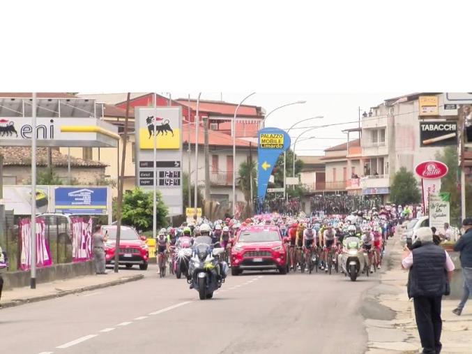 images Giro d'Italia. La Calabria si tinge di rosa: la Carovana è partita da Mileto (VIDEO)