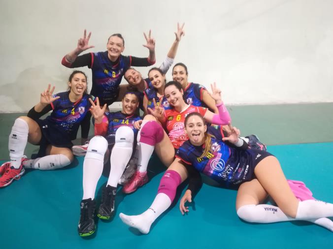 images Pallavolo. ll miglior Crotone della stagione sbanca Palermo con il risultato netto di 3/0 riagganciandosi al gruppo salvezza