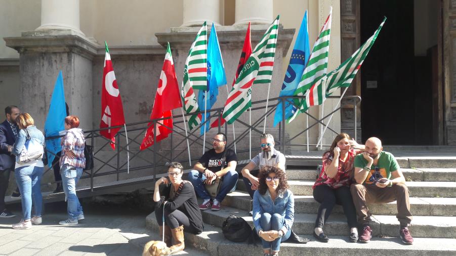 images I lavoratori dei call center scendono in piazza per rivendicare i loro diritti