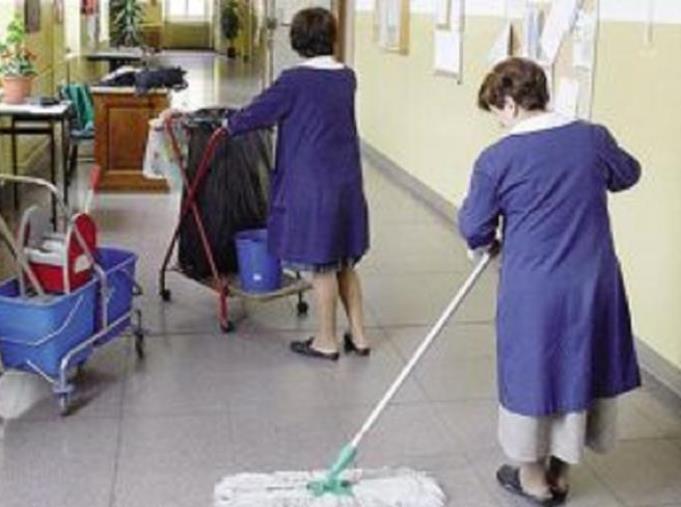 Cgil: "Si apre un varco di luce per gli ex lavoratori precari impegnati nei servizi di pulizia delle scuole"