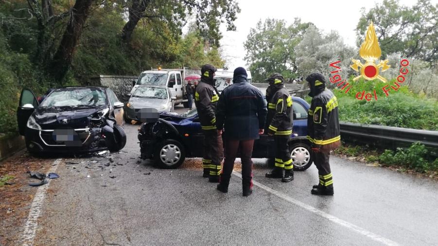Lamezia Terme, incidente tra due automobili. Gli autisti trasportati in ospedale