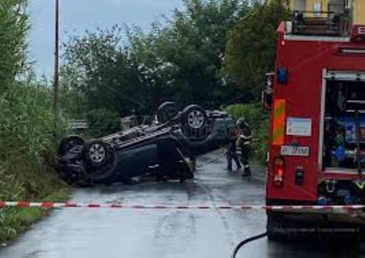 images Si stacca un masso sulla provinciale Vibo-Stefanaconi: un'auto si ribalta