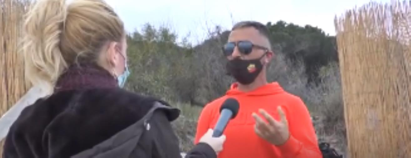 Palestre chiuse?  E Walter sposta il fitness sulla spiaggia 