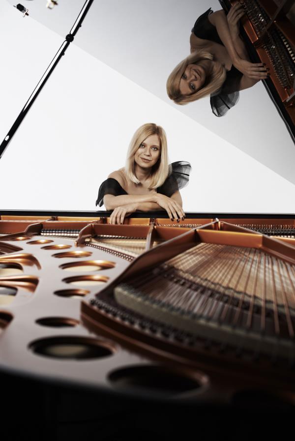 images MusicAMA Calabria. Grande attesa per il recital della pianista Valentina Lisitsa in concerto al Teatro Grandinetti di Lamezia Terme