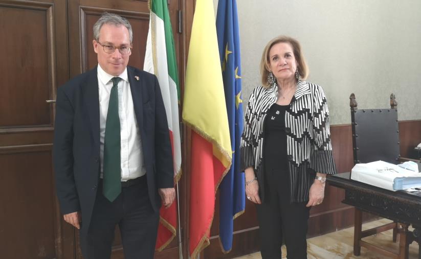 Catanzaro, il nuovo ambasciatore britannico ricevuto a Palazzo De Nobili