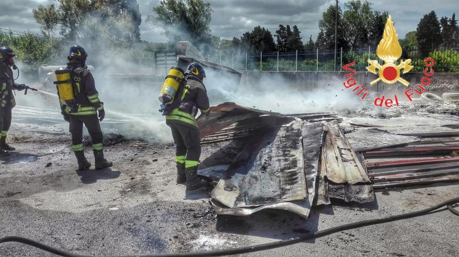 images Incendio in località Frasso Bragò: in fiamme anche rifiuti 
