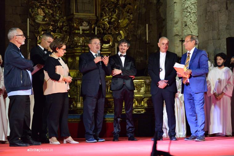 images A San Giovanni in Fiore il flash mob per onorare Dante Alighieri e Gioacchino da Fiore