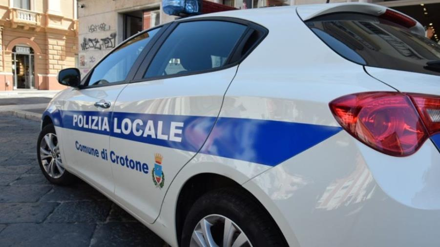 images La Polizia locale di Crotone segnala in procura insulti ricevuti su Fb 