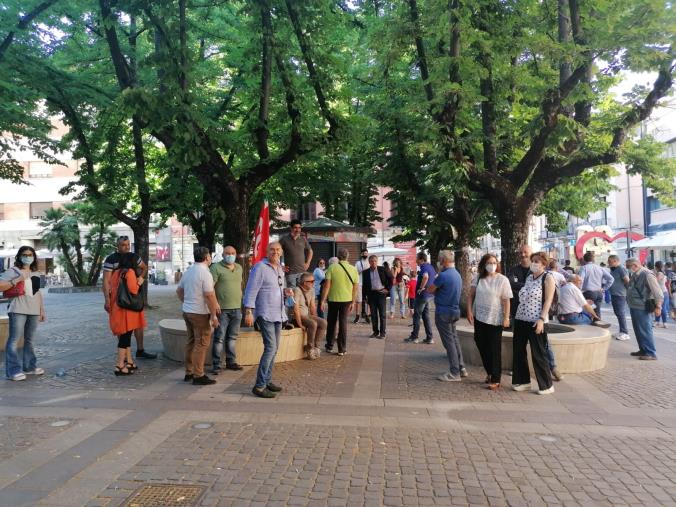 images Tra i banchi a settembre, anche a Cosenza la manifestazione di "Priorità alla Scuola e Apriti scuola" 