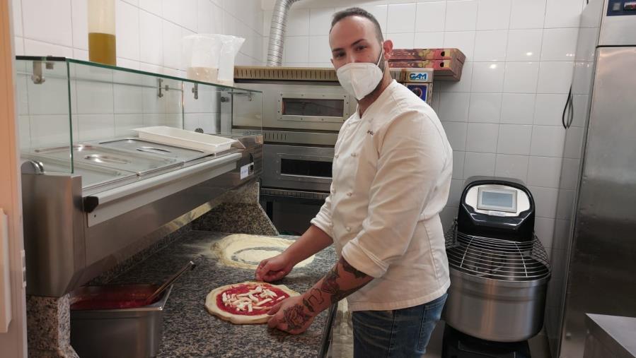 images "Il Golosone" di Catanzaro sforna la pizza che piace tanto al Gambero Rosso (VIDEO)