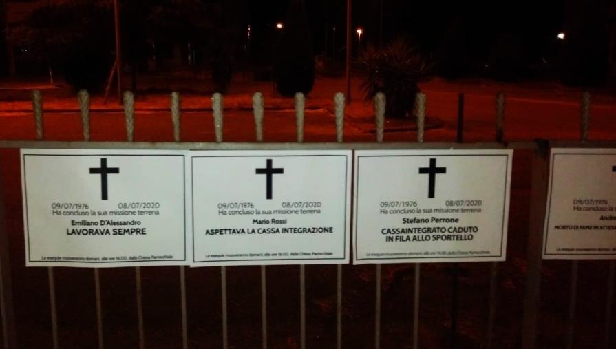 images Manifesti funebri di protesta affissi da CasaPound davanti alla sede Inps di Lamezia Terme: "Morti aspettando la cassa integrazione" 