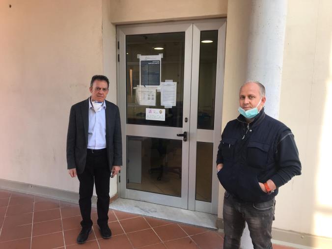 images Coronavirus. Mille tute, 500 camici e 1200 calzari: la donazione dell'Arpacal agli ospedali di Cosenza e Catanzaro