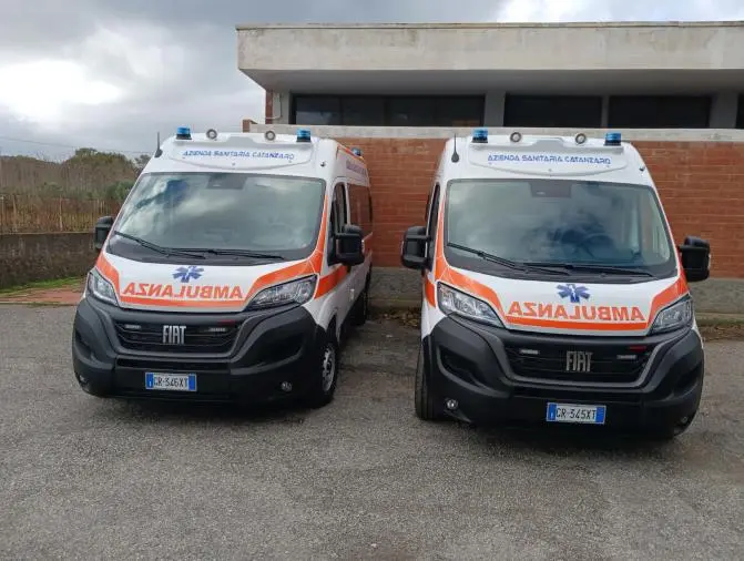 images L'Asp di Catanzaro consegna 2 ambulanze al SUEM 118: si potenzia  la rete di emergenza-urgenza