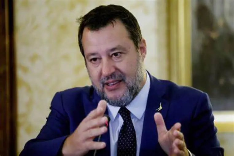 images Ponte sullo Stretto, Salvini: "Anche 65 miliardi per strade e ferrovie: 30 in Calabria"