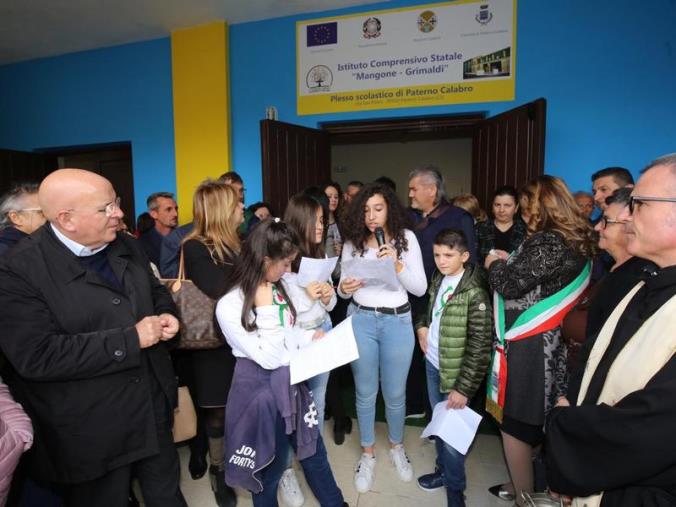 images Oliverio inaugura una scuola a Paternò Calabro: "Il nostro obiettivo è mettere in sicurezza tutti gli edifici della Calabria entro 3 anni"