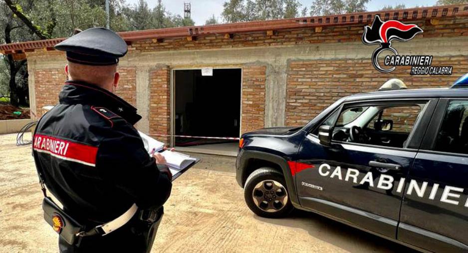 images Oppido Mamertina: denunciate tre persone dai carabinieri e sequestrato un cantiere per abuso edilizio