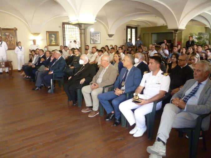 images Gioia Tauro, 13 neo diplomati del nautico ricevono i gradi da "Allievo ufficiale"