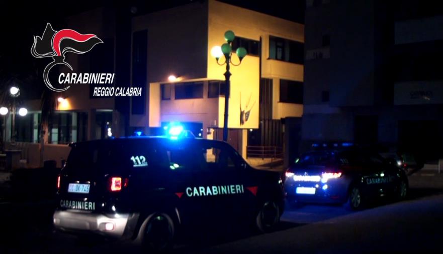 Palmi. Fugge dopo aver tentato una rapina con un coltello, tunisino denunciato ed espulso