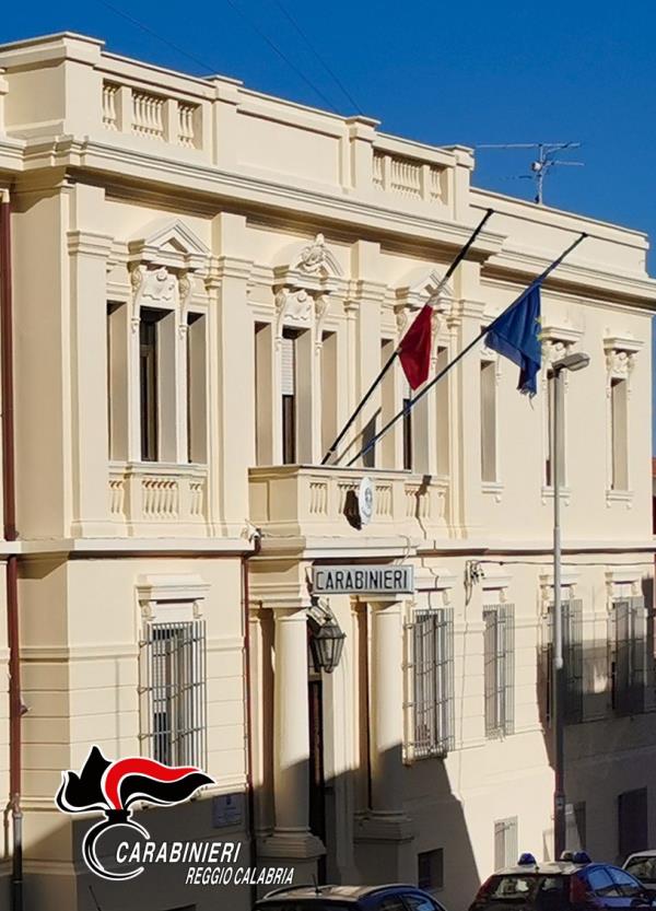 Blitz dei carabinieri nel reggino. Sequestrati oltre 14 chili di droga, armi e munizioni: notificato un avviso orale