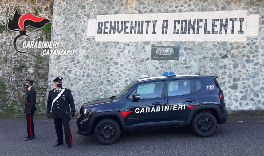 images Conflenti. Sedano due anziani coniugi e svaligiano la casa: arrestata la badante e il suo complice