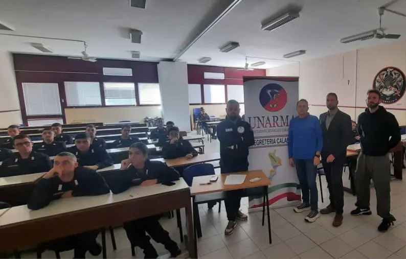 images Unarma incontra a Reggio gli allievi Carabinieri, Riccio: "Giovani recepiscano importanza sindacalizzazione"