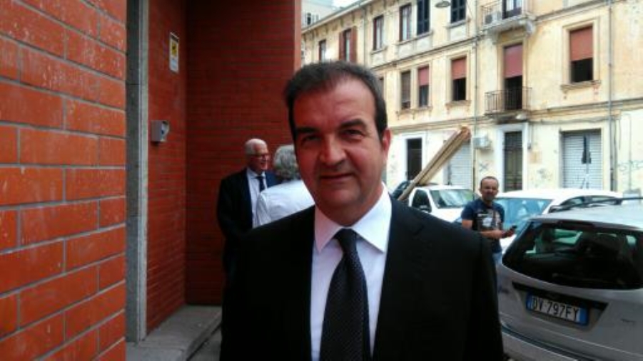 images Occhiuto vs Morra. Il sindaco di Cosenza scrive a Mattarella: "Usa la commissione per interessi di parte"