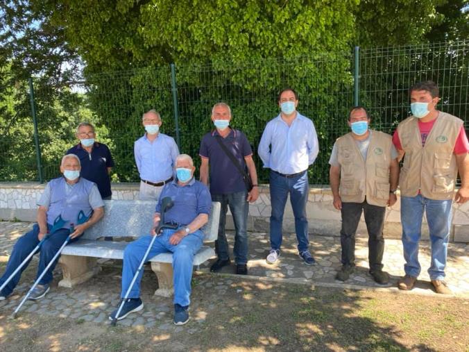 images Vena di Maida. Cittadinanza attiva: alcuni cittadini si occupano della villetta comunale