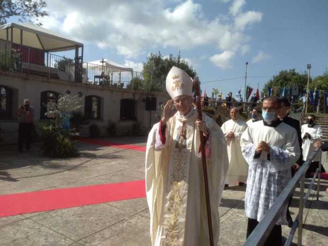 images Fede&culti. Il cardinale Parolin a Torre di Ruggero: "La religiosità popolare sia pura da elementi criminali"